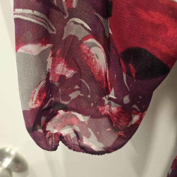 Daisy Fuentes Sheer Floral Tunic Top Sangria Combo Size Large - Picture 3 of 10